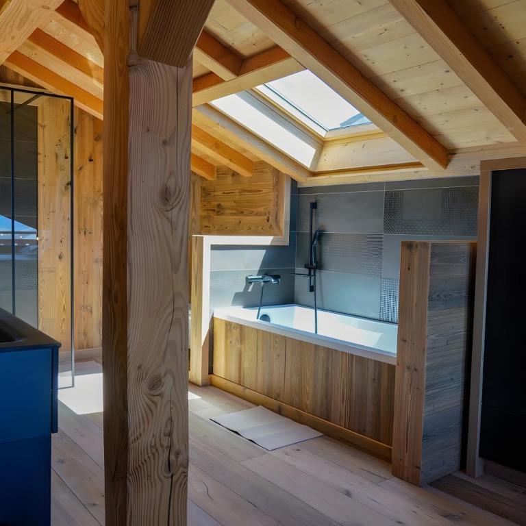 Splendide châlet neuf avec jaccuzzi - Three-Bedroom Chalet - 14