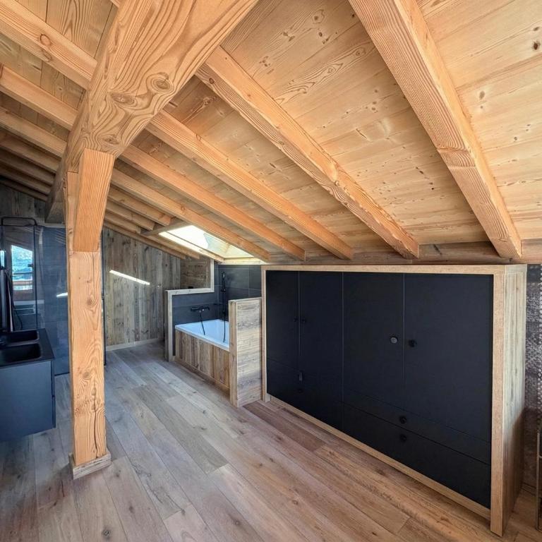 Splendide châlet neuf avec jaccuzzi - Three-Bedroom Chalet - 13