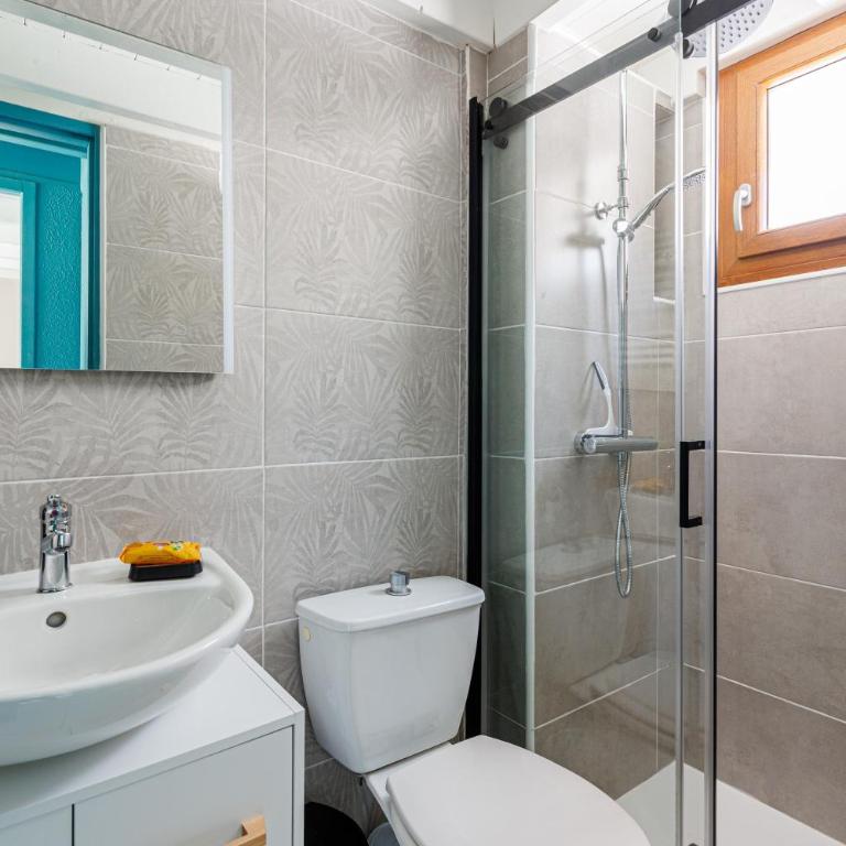 Villa Lolo, Piscine et Terrasse - Maison 2 Chambres - 15