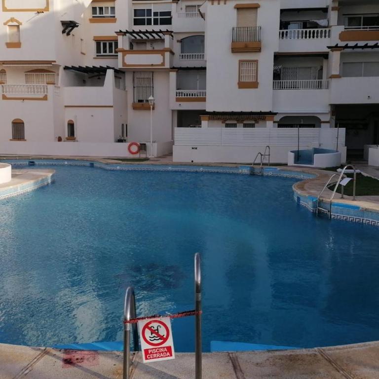 Two Bedroom Apartment on Front Line Of The Beach - Appartamento - 33