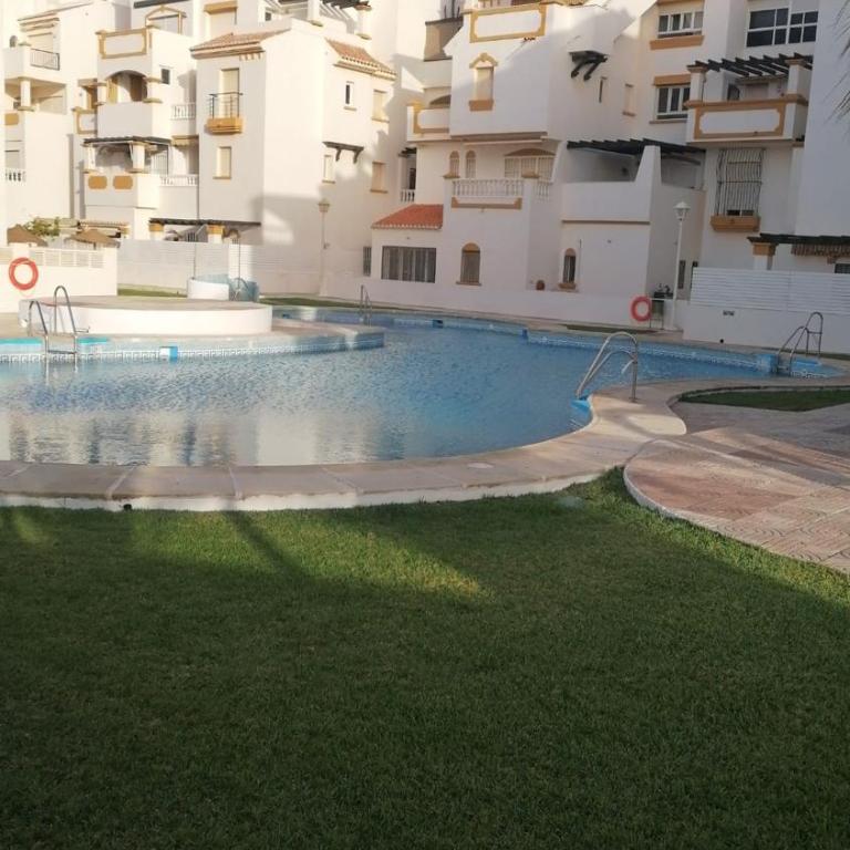 Two Bedroom Apartment on Front Line Of The Beach - Appartamento - 35