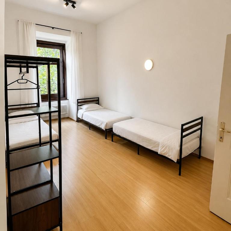 NUMBR25 - self service & low budget Hotel - Appartamento Familiare con 2 Camere da Letto e Vista - 1