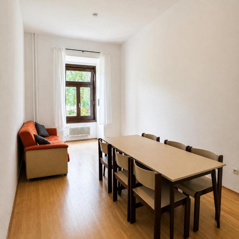 NUMBR25 - self service & low budget Hotel - Appartamento Familiare con 2 Camere da Letto e Vista - 13