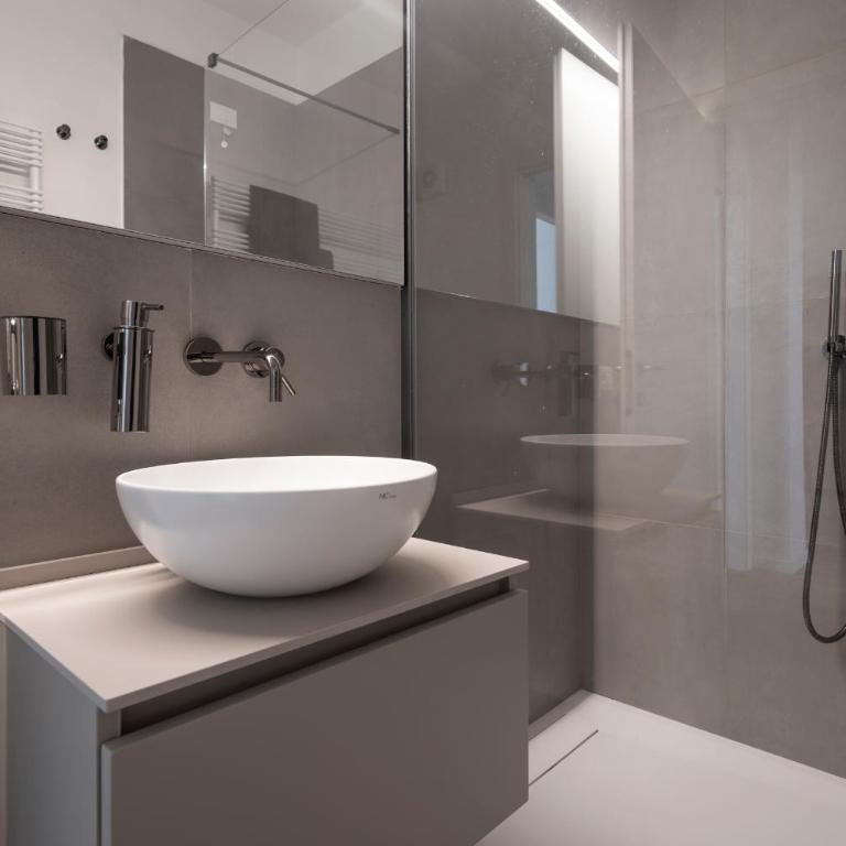 Bright 2BR - 2BA - Garden - AC - Central - Appartamento con 2 Camere da Letto - 8