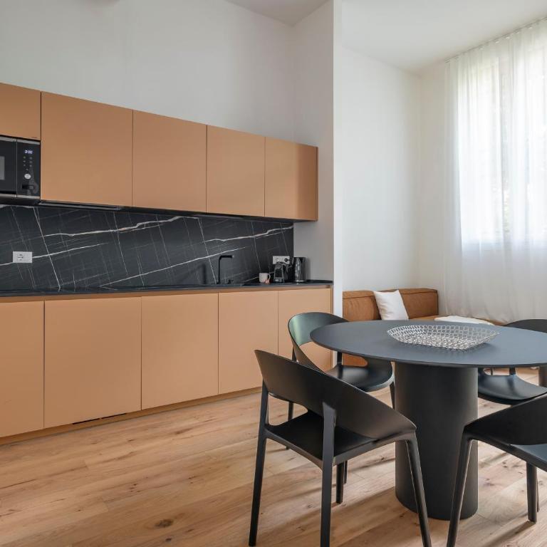 Bright 2BR - 2BA - Garden - AC - Central - Appartamento con 2 Camere da Letto - 25