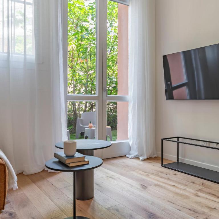 Bright 2BR - 2BA - Garden - AC - Central - Appartamento con 2 Camere da Letto - 26