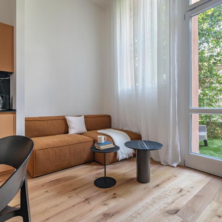 Bright 2BR - 2BA - Garden - AC - Central - Appartamento con 2 Camere da Letto - 32