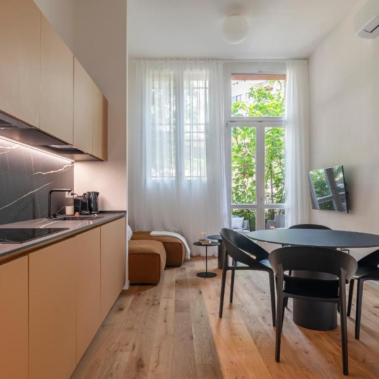 Bright 2BR - 2BA - Garden - AC - Central - Appartamento con 2 Camere da Letto - 1