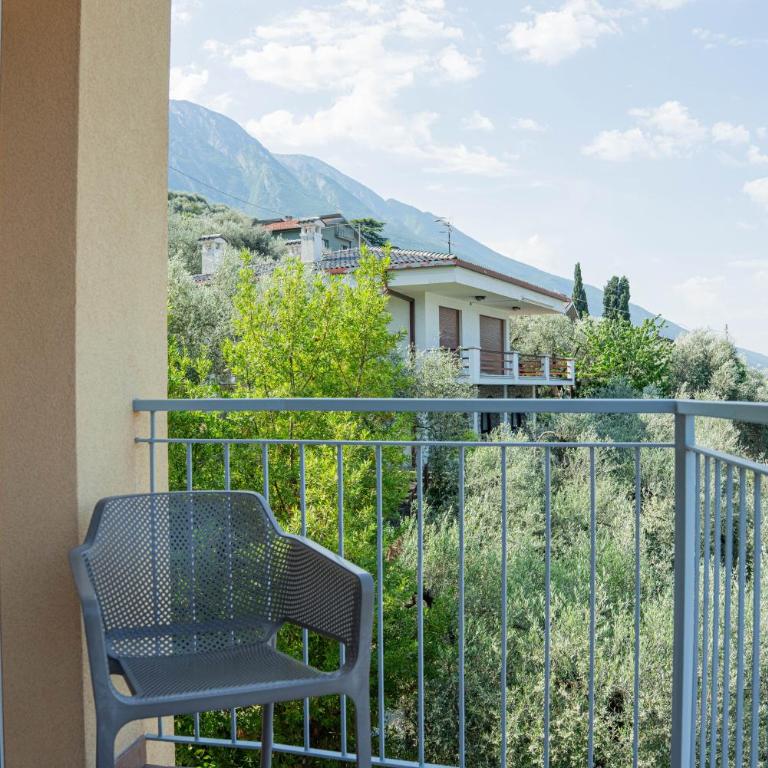 Hotel Casa Marinella - Camera Superior Matrimoniale/Doppia con Letti Singoli con Vista Lago - 14