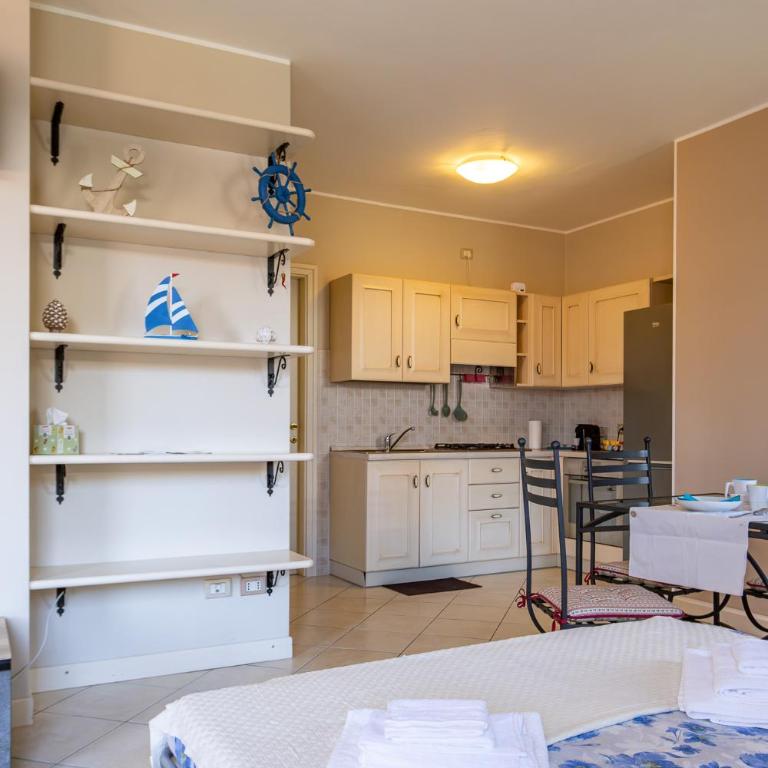 Cuz's Lake House - Arona Center - Free Wi-Fi - By Guestaly - Appartamento con 1 Camera da Letto - 11