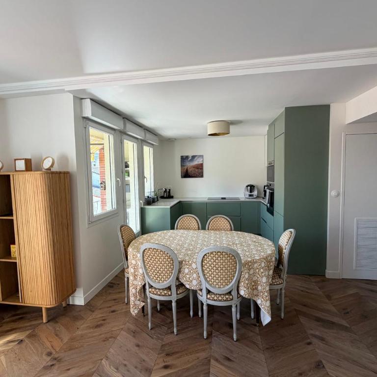 Large 105m Apt with Terrace & Parking - Appartamento - 2