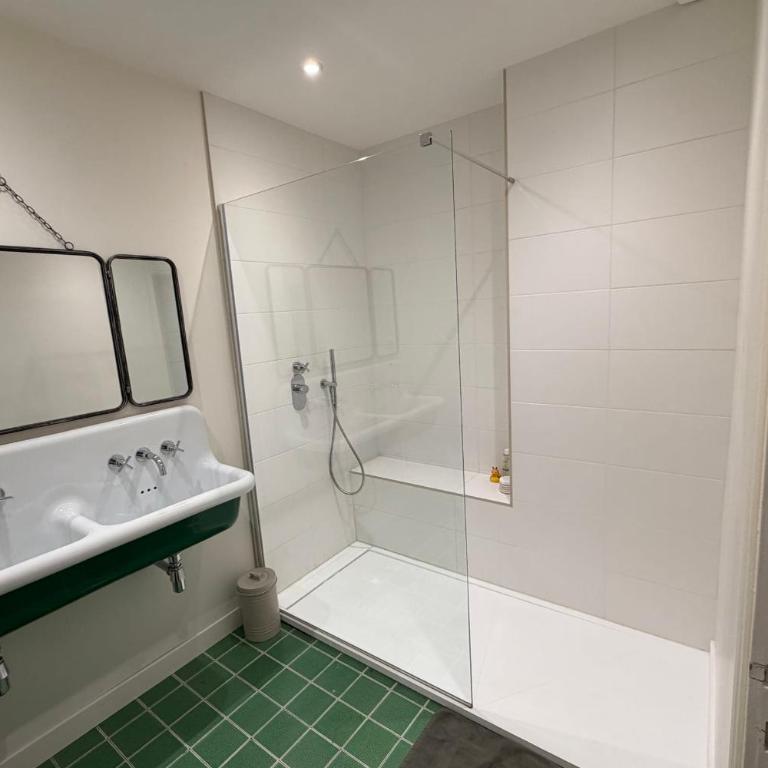 Large 105m Apt with Terrace & Parking - Appartamento - 9