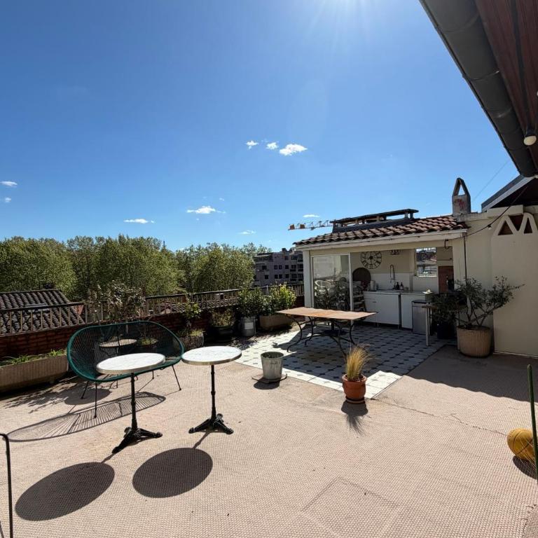 Large 105m Apt with Terrace & Parking - Appartamento - 10