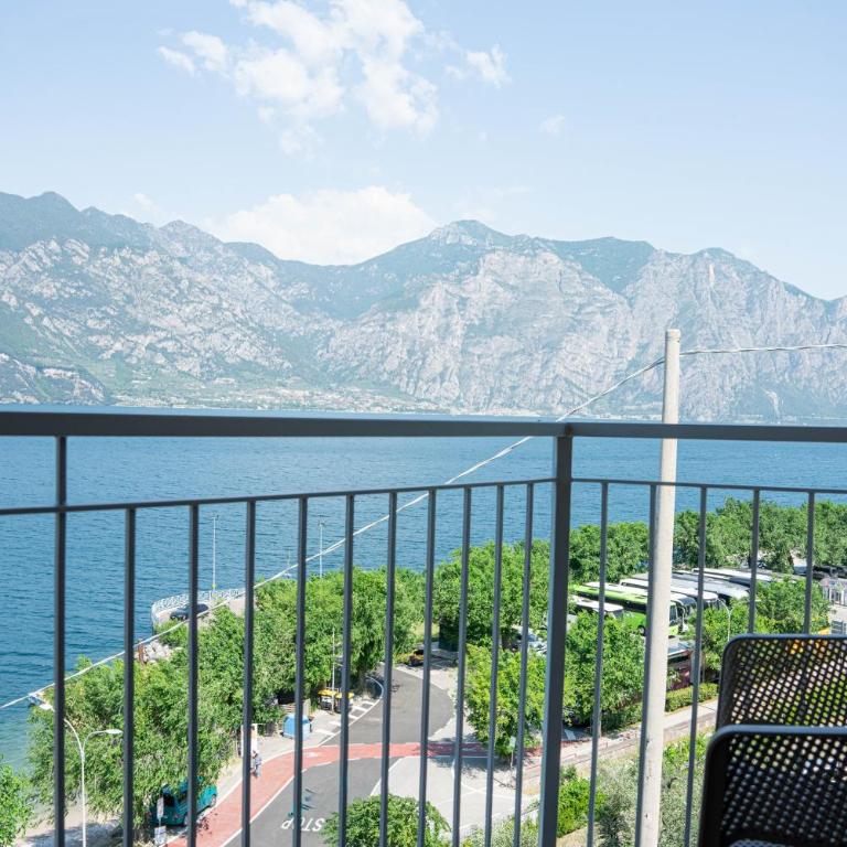 Hotel Casa Marinella - Camera Superior Matrimoniale/Doppia con Letti Singoli con Vista Lago - 10