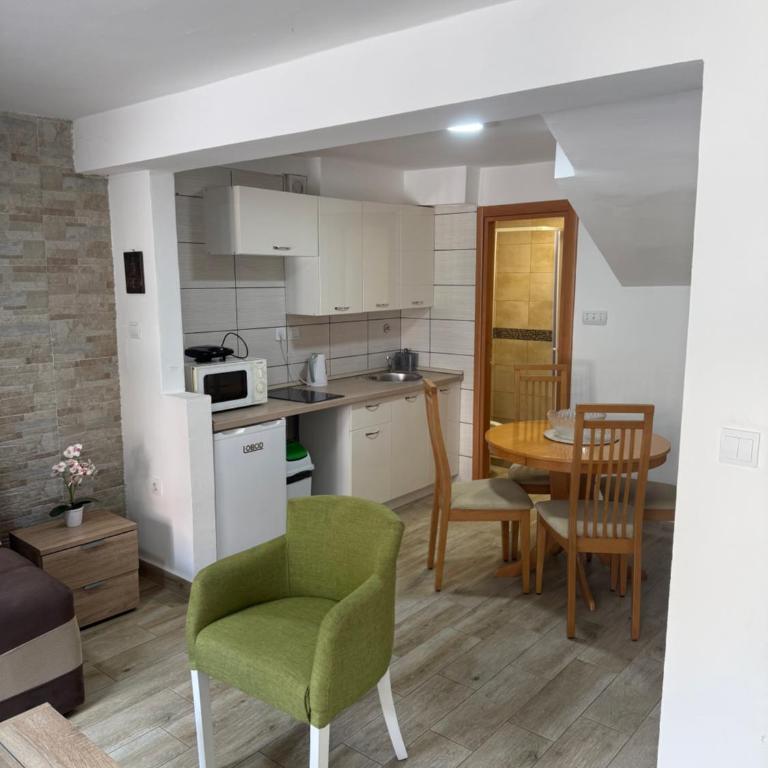 Apartmani Kovačević - Apartman s 1 Spavaćom Sobom i Terasom - 6