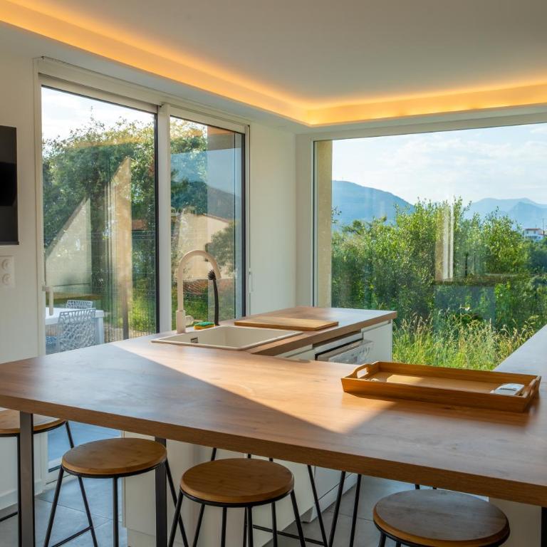 Villa Columbia - Pool & Mountain View - Villa avec Piscine Privée - 10