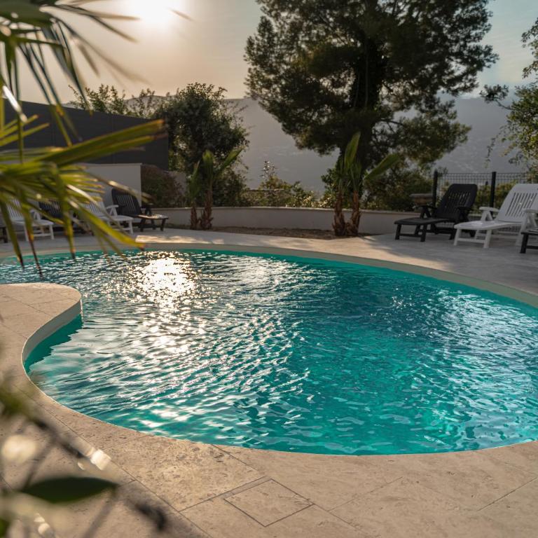 Villa Columbia - Pool & Mountain View - Villa avec Piscine Privée - 13