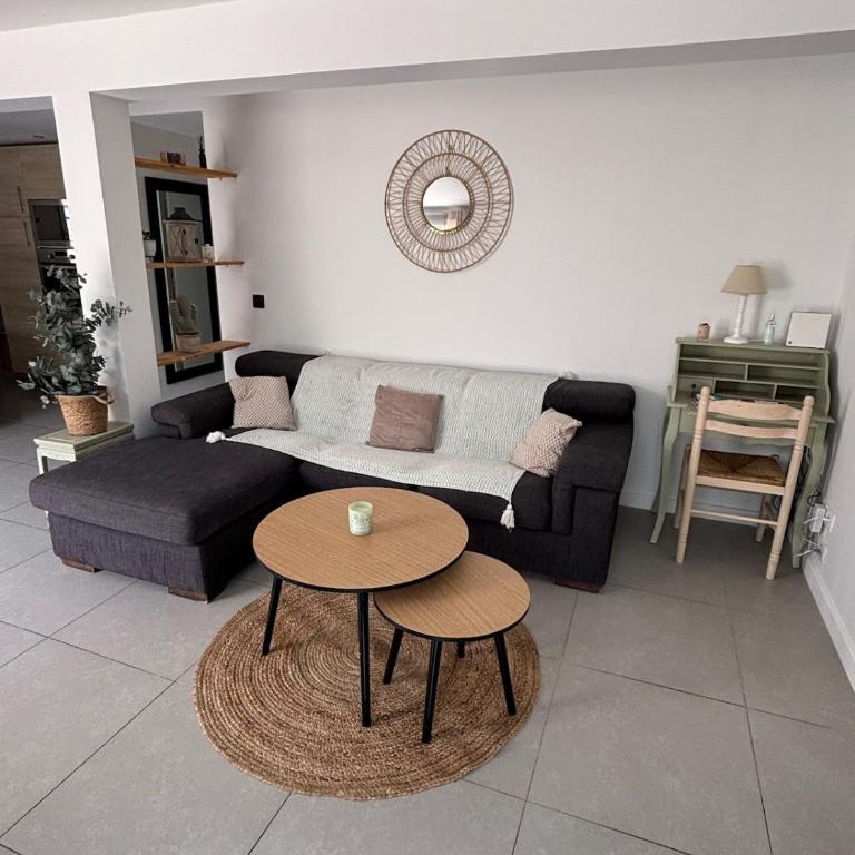 Appartement 3 chambres dans villa, jardin et piscine privatifs - Appartement 3 Chambres - 9
