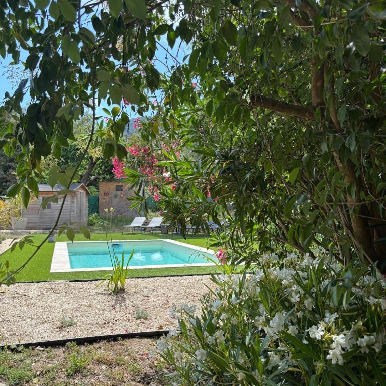 Appartement 3 chambres dans villa, jardin et piscine privatifs - Appartement 3 Chambres - 11