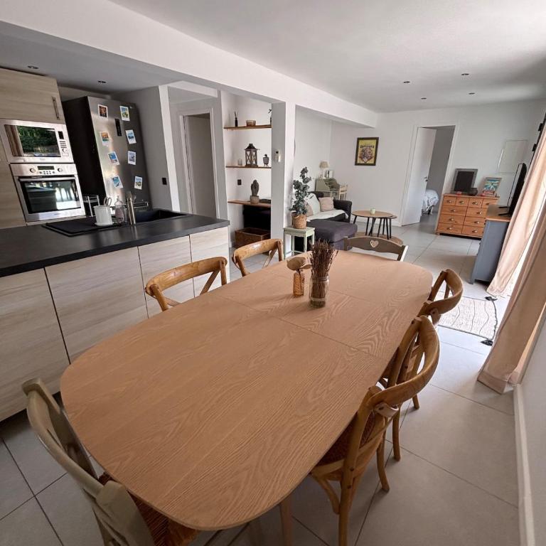 Appartement 3 chambres dans villa, jardin et piscine privatifs - Appartement 3 Chambres - 16