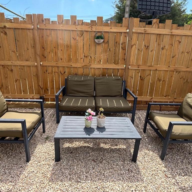 Appartement 3 chambres dans villa, jardin et piscine privatifs - Appartement 3 Chambres - 34