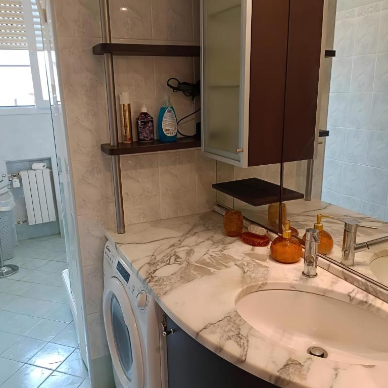 Casa vacanze Stefano Villa Laura - Appartamento Deluxe con 2 Camere da Letto e Balcone - 11