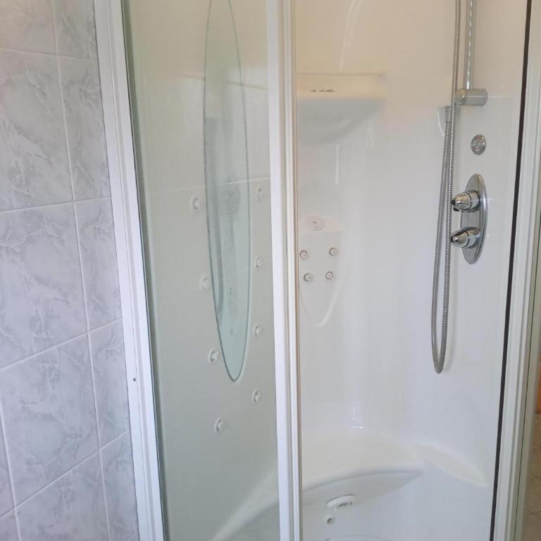 Casa vacanze Stefano Villa Laura - Appartamento Deluxe con 2 Camere da Letto e Balcone - 10