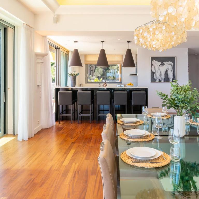 PENTHOUSE VILLAFRANCA - Penthouse d exception - Vue mer panoramique - Piscine - Terrasse - 4 suites - Appartement de Grand Standing 4 Chambres - 45