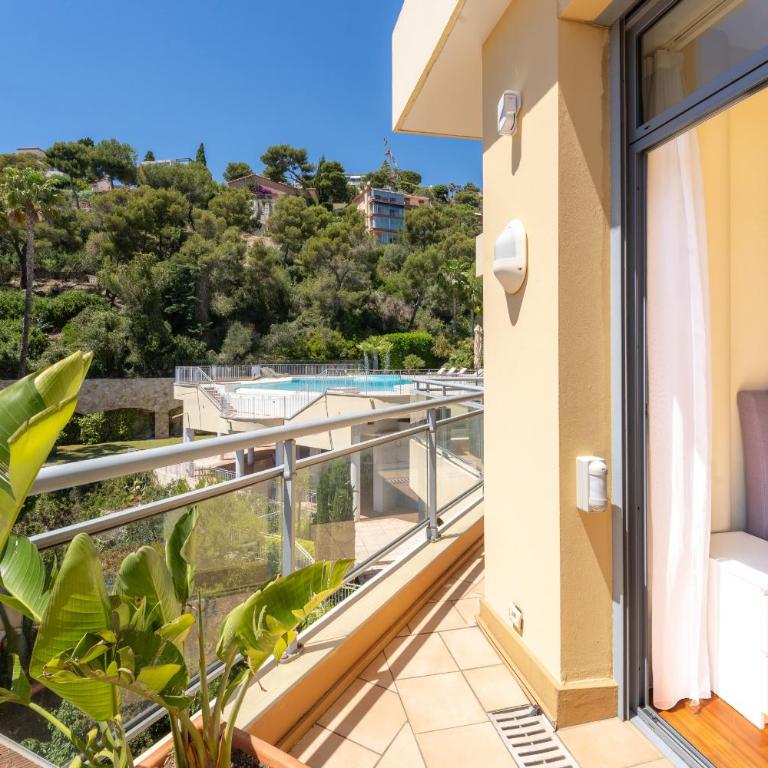 PENTHOUSE VILLAFRANCA - Penthouse d exception - Vue mer panoramique - Piscine - Terrasse - 4 suites - Appartement de Grand Standing 4 Chambres - 80