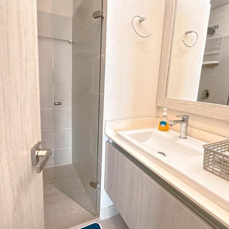 exclusivo condominio cerca al mar - Three-Bedroom Apartment - 3