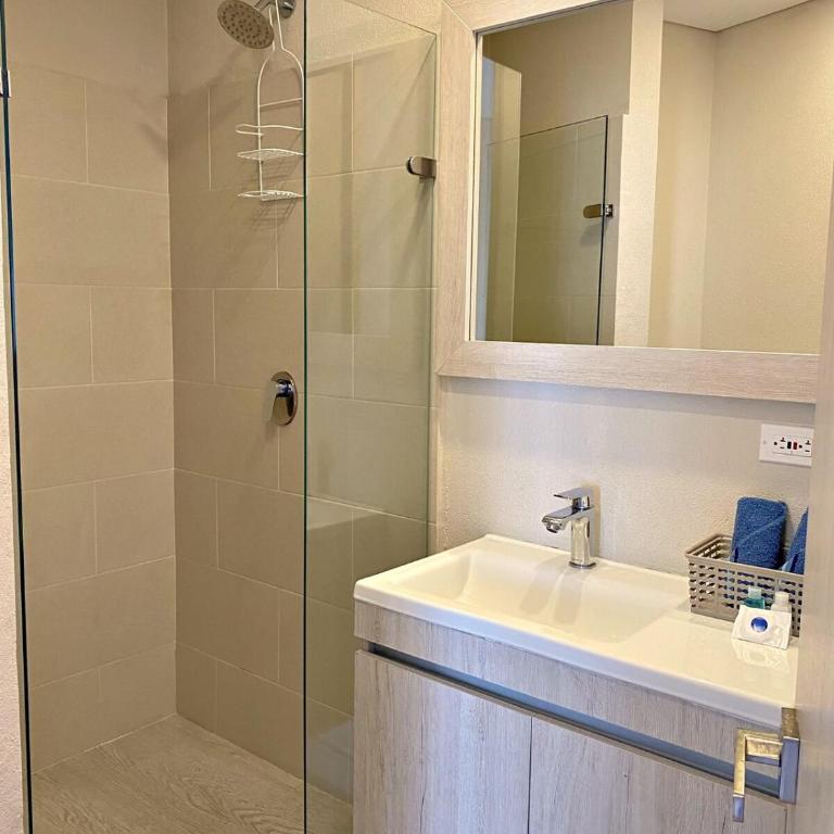 exclusivo condominio cerca al mar - Three-Bedroom Apartment - 13