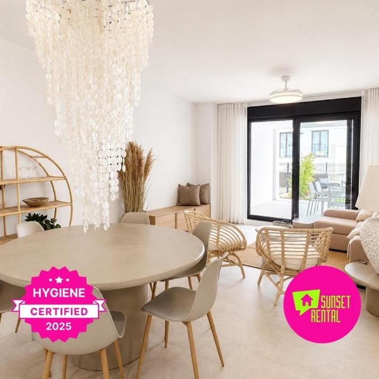 Chic and elegant apartment with pool and terrace in Estepona Bayside - Three-Bedroom Apartment - 1
