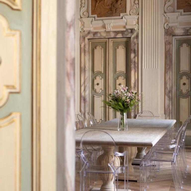 Historic Frescoes Apartment - Three-Bedroom Apartment - 19