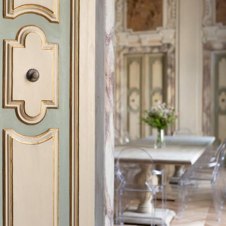 Historic Frescoes Apartment - Three-Bedroom Apartment - 14