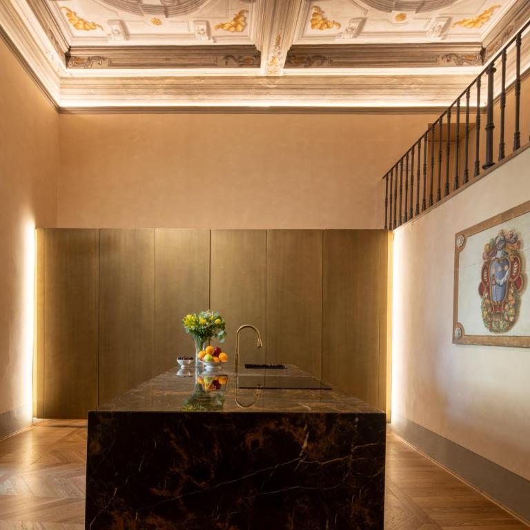 Historic Frescoes Apartment - Three-Bedroom Apartment - 21