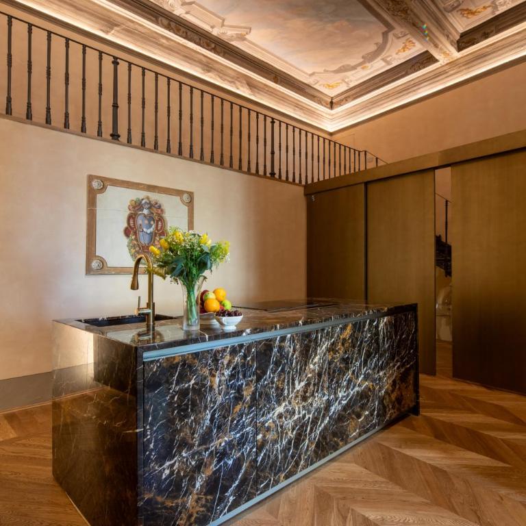 Historic Frescoes Apartment - Three-Bedroom Apartment - 22