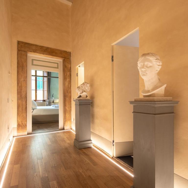 Historic Frescoes Apartment - Three-Bedroom Apartment - 24