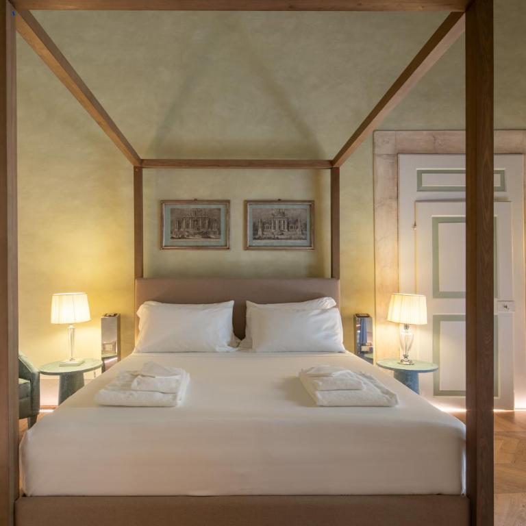 Historic Frescoes Apartment - Three-Bedroom Apartment - 35