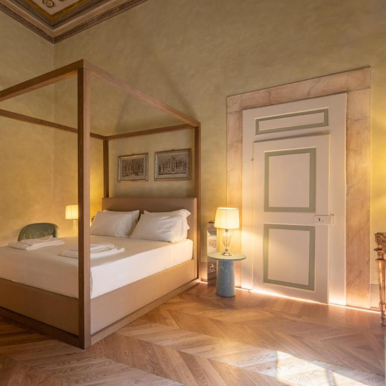 Historic Frescoes Apartment - Three-Bedroom Apartment - 37