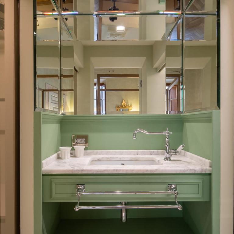 Historic Frescoes Apartment - Three-Bedroom Apartment - 39
