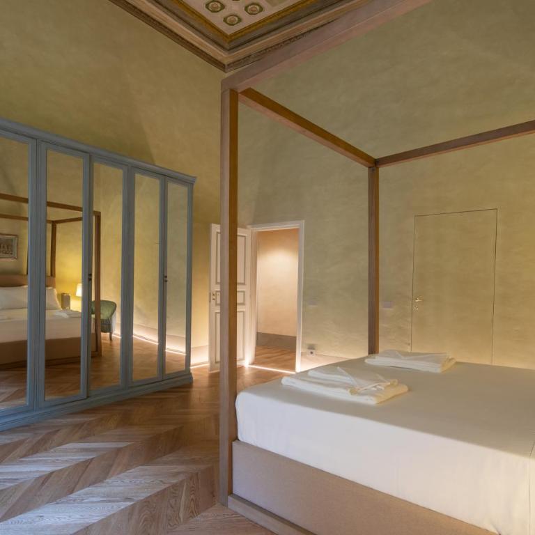 Historic Frescoes Apartment - Three-Bedroom Apartment - 38