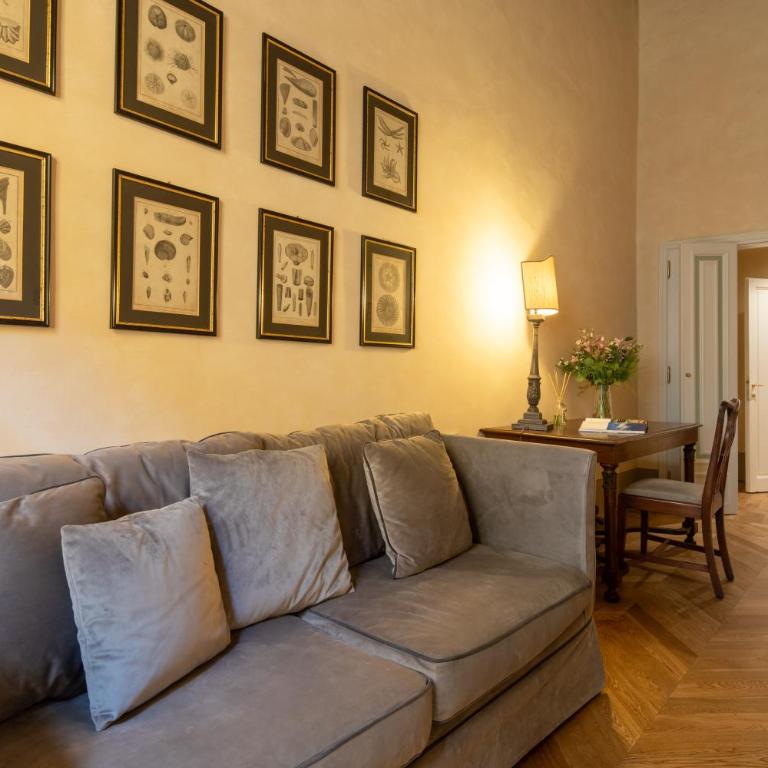 Historic Frescoes Apartment - Three-Bedroom Apartment - 43