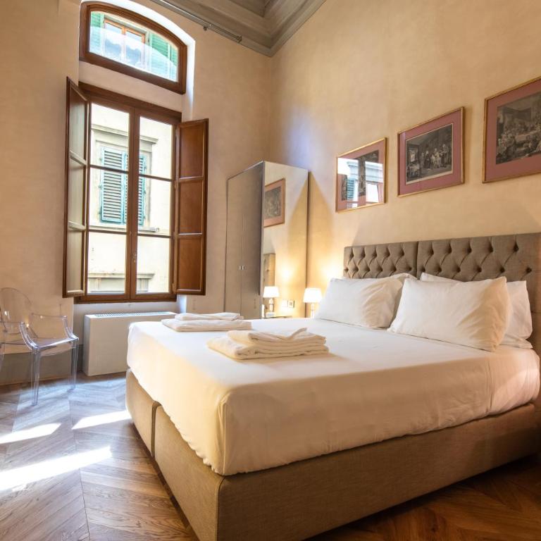 Historic Frescoes Apartment - Three-Bedroom Apartment - 44