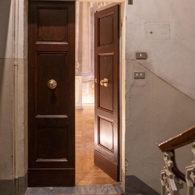 Historic Frescoes Apartment - Three-Bedroom Apartment - 54
