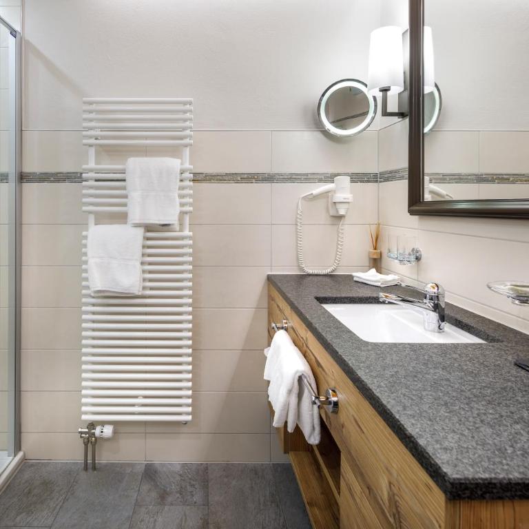 Eiger Mürren Swiss Quality Hotel - Unique Suite with 3 Bedrooms and Eiger mountain view - 7