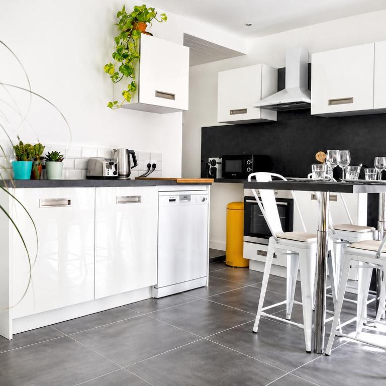 Beautifully Bright Apartment in Old Town Saint-Tropez - Studio - 5