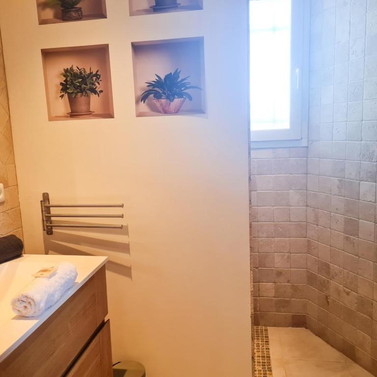 Charmante Villa avec Piscine Jardin et BBQ à 30min de Nice - Villa con 2 Camere da Letto - 11