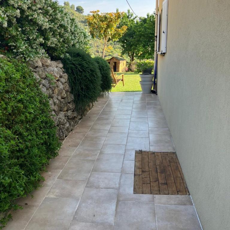 Charmante Villa avec Piscine Jardin et BBQ à 30min de Nice - Villa con 2 Camere da Letto - 12