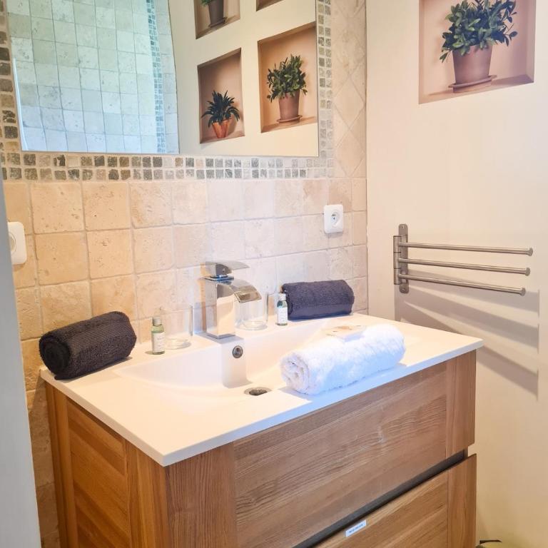 Charmante Villa avec Piscine Jardin et BBQ à 30min de Nice - Villa con 2 Camere da Letto - 26