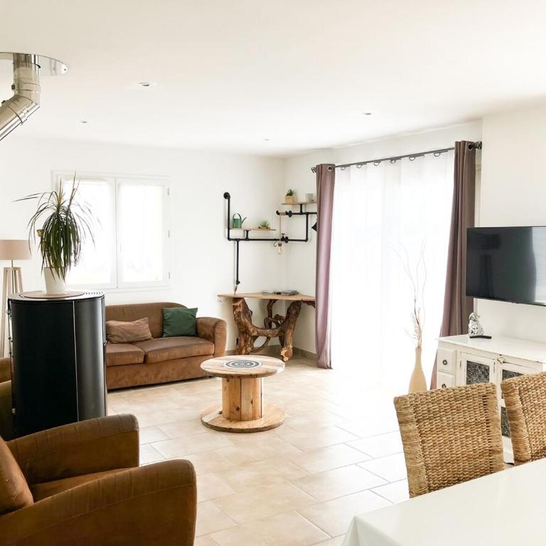 Charmante Villa avec Piscine Jardin et BBQ à 30min de Nice - Villa con 2 Camere da Letto - 5